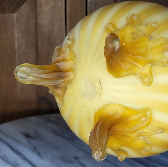 Glowing Green Glass Vase - Picture 9 of 12